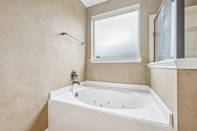 Building Photo - 11303 English Rose Trail