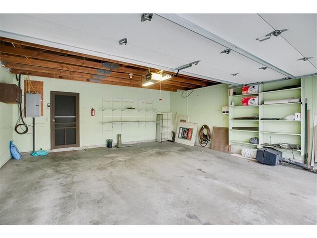 Building Photo - 1041 Zanzibar Ln N