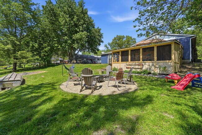 Building Photo - 34500 S Lakeside Terrace