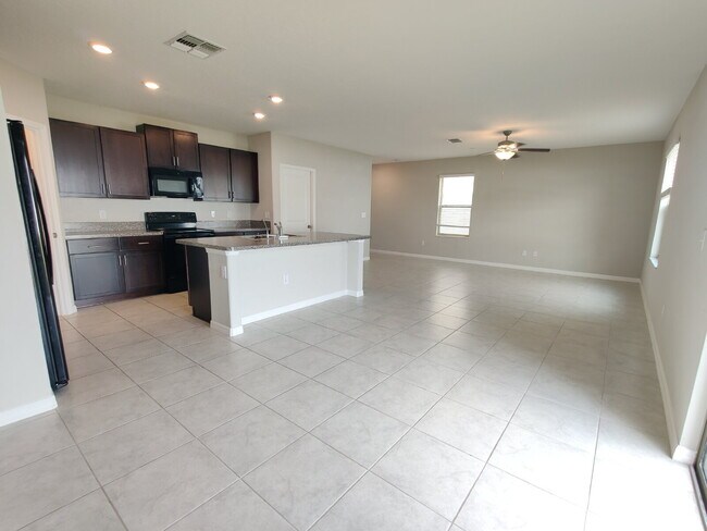 Building Photo - 7127 Samuel Ivy Dr