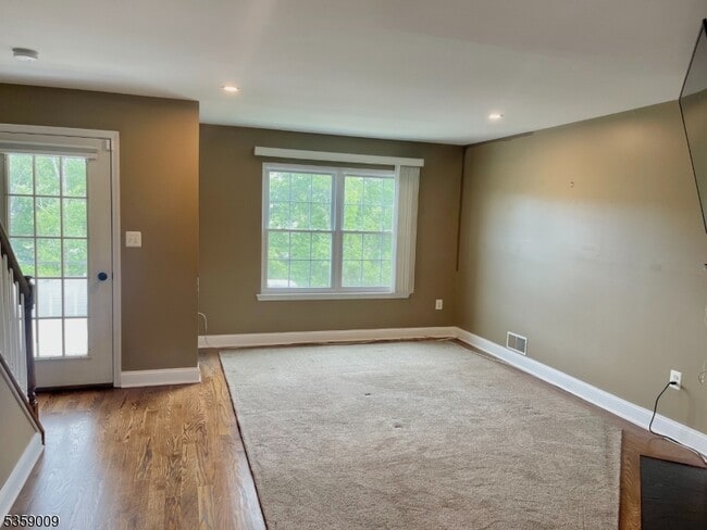 Primary Photo - 302 Mercer Ct
