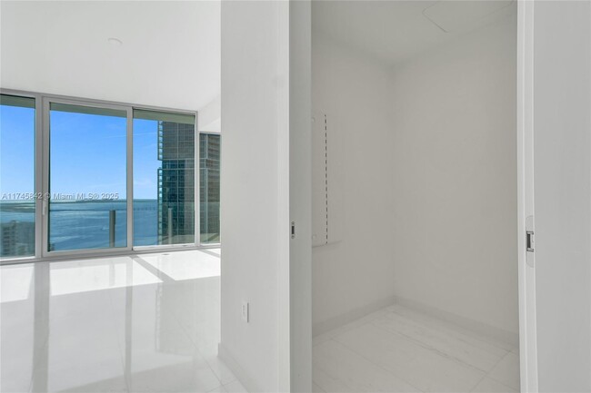 Building Photo - 300 Biscayne Blvd Way