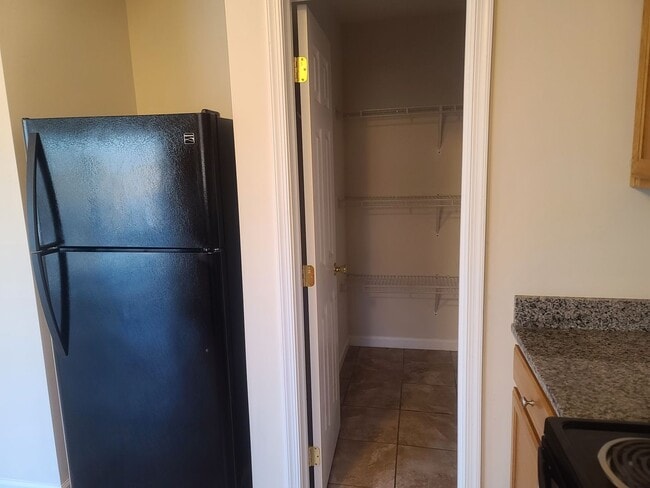 Building Photo - 3 Bedroom 2 1/2 bath ** End Unit** Townhome for Rent in Waynesboro