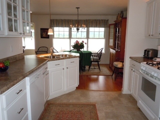 Interior Photo - 125 Donats Brow Ln