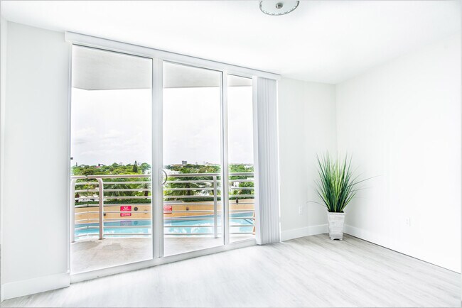 Building Photo - 1551 N Flagler Dr