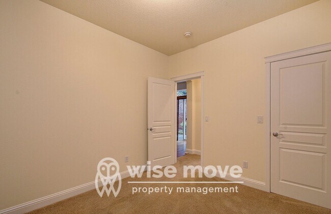 Building Photo - East Vancouver- Beautiful 5 bedroom