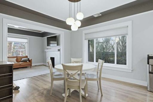 Building Photo - Beautiful 3 Bedroom Craftsman Bungalow Furnished or Unfurnished Available NOW!