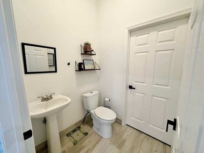 Building Photo - 1813 Wood Fern Dr