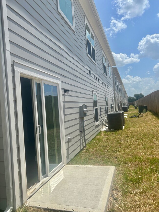 Building Photo - 16531 Oasis Mdw Ln