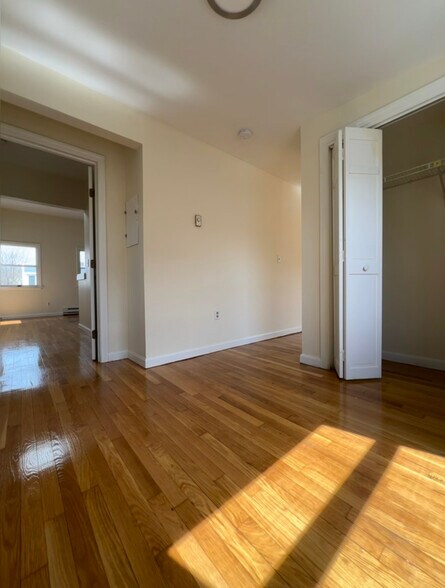 Building Photo - 114 Charles St