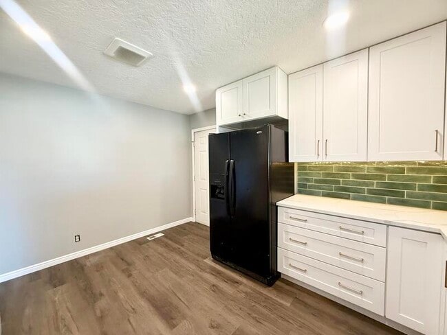 Building Photo - 1334 Sudbury Ave