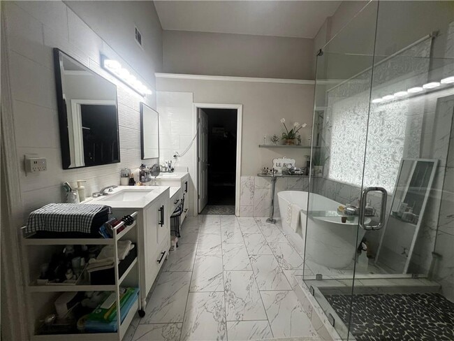 Building Photo - 130 Morning Glen Dr