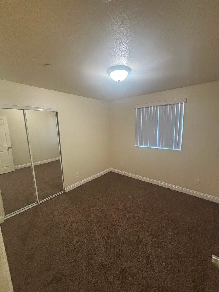 Building Photo - 8848 Orchard Ave