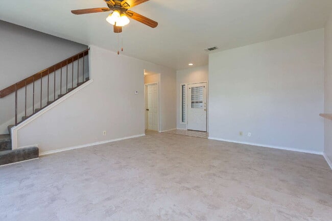 Building Photo - Charming 3-Bedroom Home in Feather Ridge –...