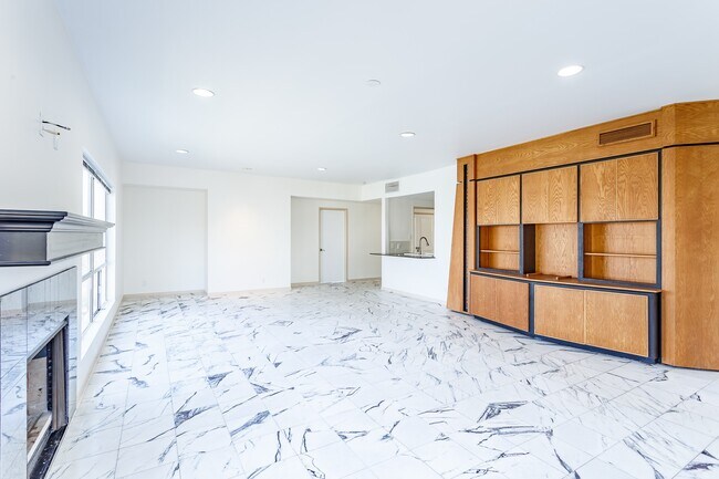 Building Photo - 1302 Marina Bay Dr