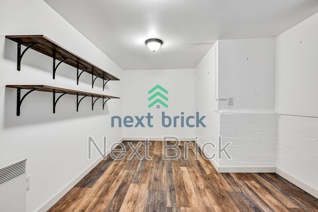 Building Photo - 813 N 43rd St