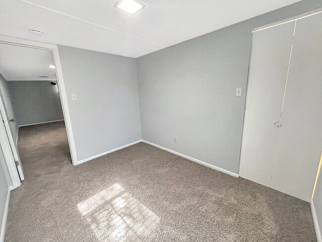 Building Photo - K0401