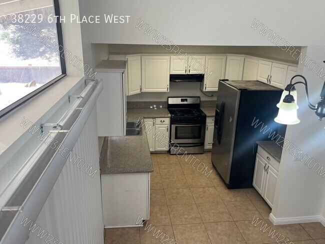 Building Photo - 38229 6th Pl W