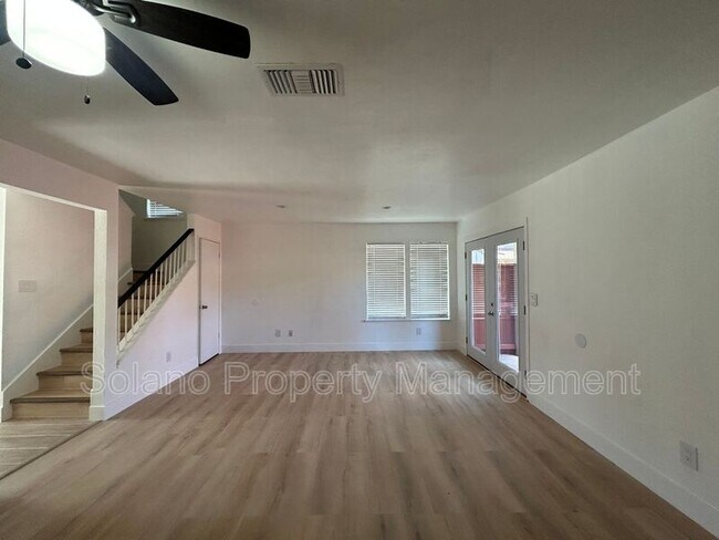 Building Photo - 1970 Grande Cir