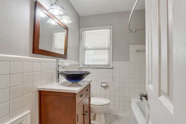 Building Photo - Charming 4-Bedroom Home in The Village – U...