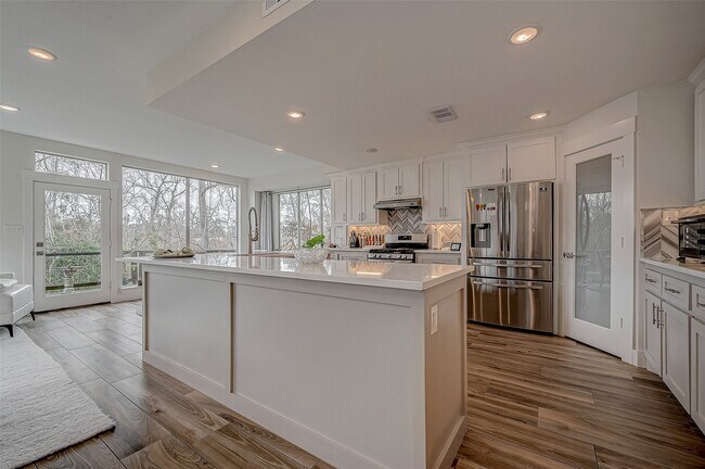 Building Photo - 6628 Bayou Glen Rd