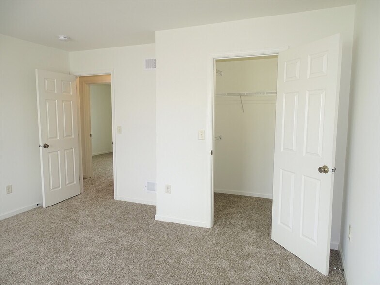 Building Photo - 344 Meadow View Dr