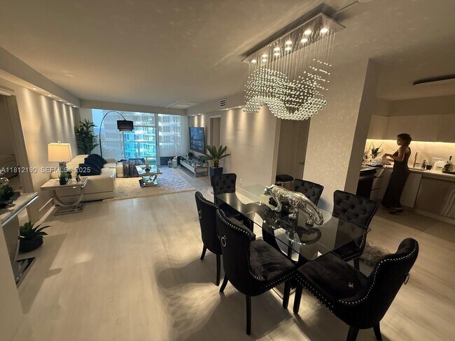 Building Photo - 5151 Collins Ave