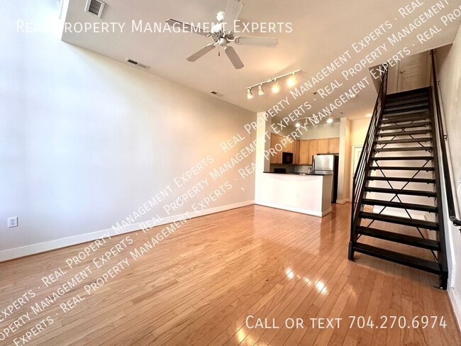 Building Photo - Stunning 1BR/1BA Condo in South End Charlo...