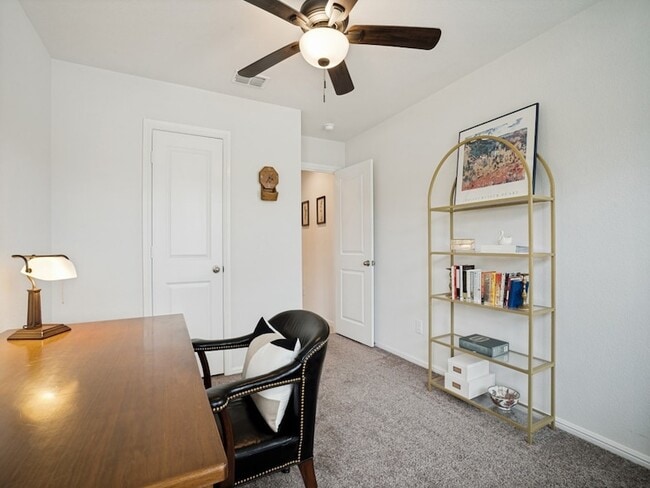 Building Photo - 1129 Loomis Trl