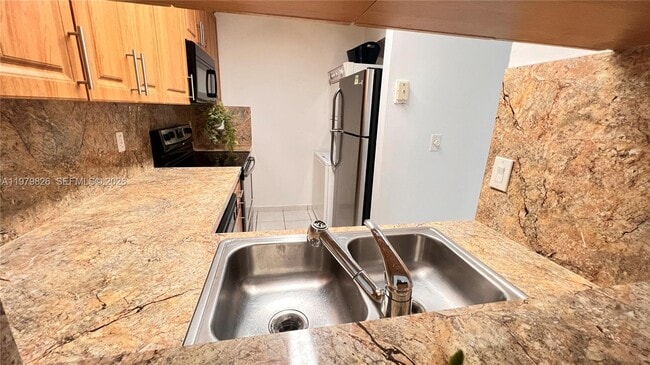 Building Photo - 809 Twin Lakes Dr