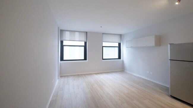 Building Photo - 176 N Wells St