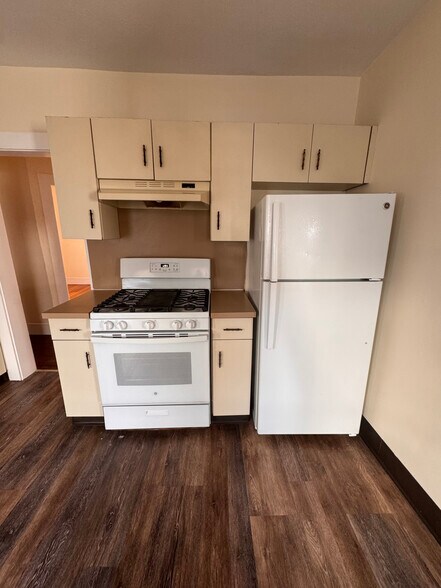 Kitchen - 197 Sheridan Ave