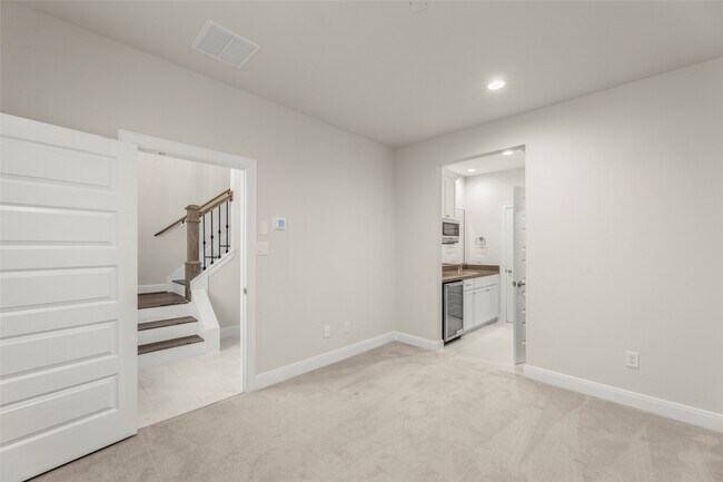 Building Photo - 2718 Grand Fountains Dr