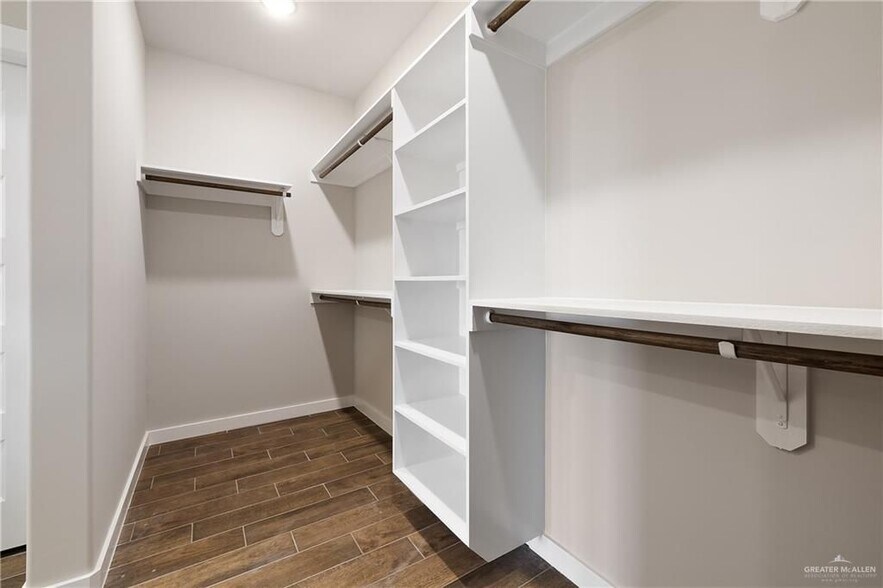 Building Photo - 5004 Oleander