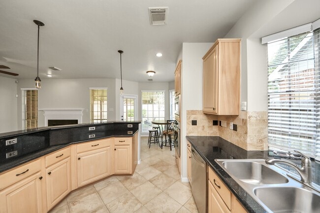 Building Photo - 4418 Ringrose Dr