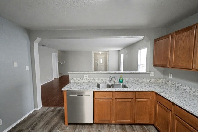 Building Photo - Beautiful 4-Bedroom Home in Bulverde Villa...