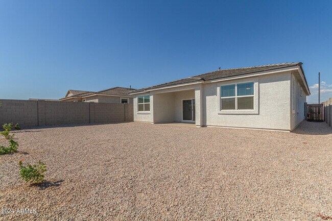 Building Photo - 15371 W Smoketree Dr