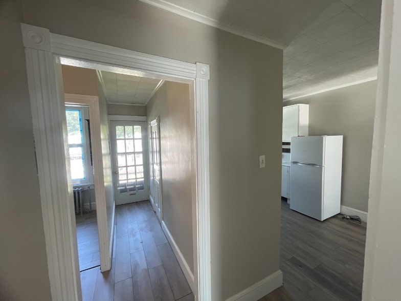 Primary Photo - 582 Sunbury St