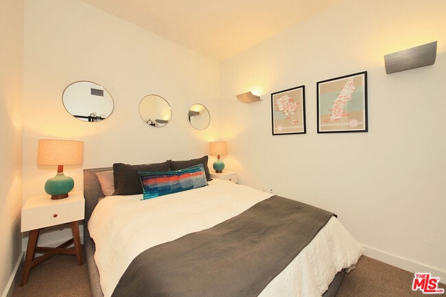 Building Photo - 6250 Hollywood Blvd