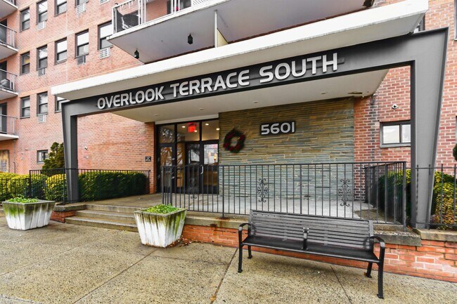 Building Photo - 5601 JFK Blvd E