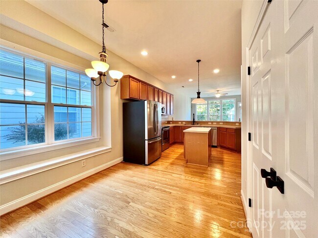 Building Photo - 1205 Gainsborough Dr