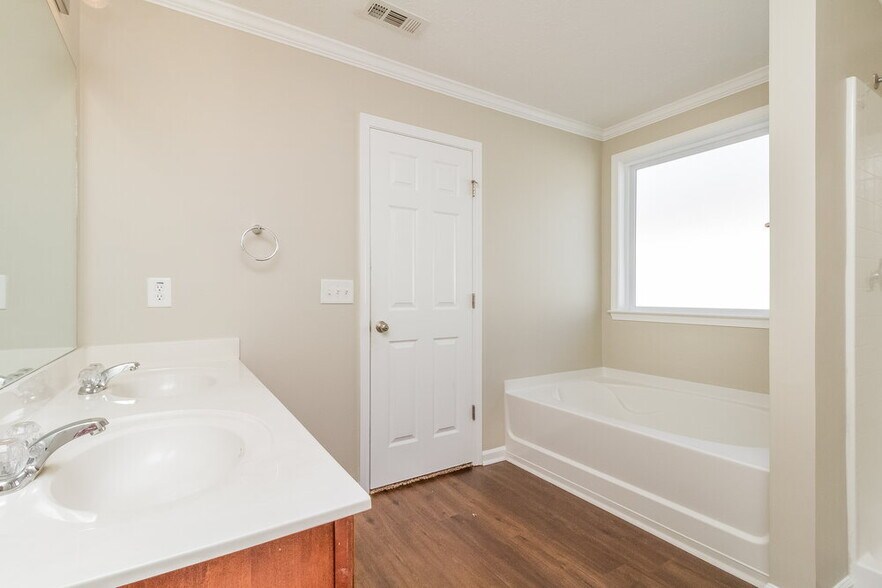 Building Photo - 3406 Almar Knot Dr