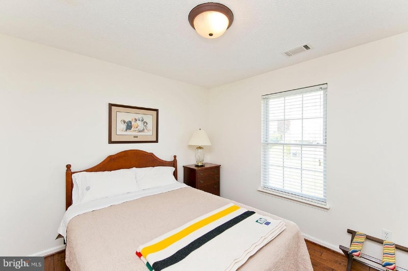 Building Photo - 2079 Honeysuckle Ln