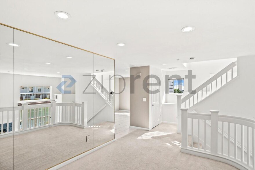 Building Photo - Unit