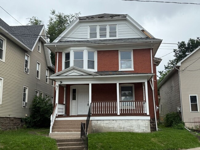 Primary Photo - Charming 4-Bedroom Single-Family Home | Se...