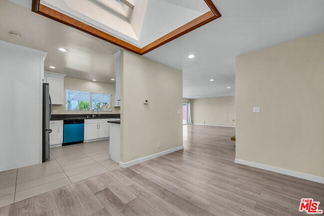 Building Photo - 5137 Reynier Ave