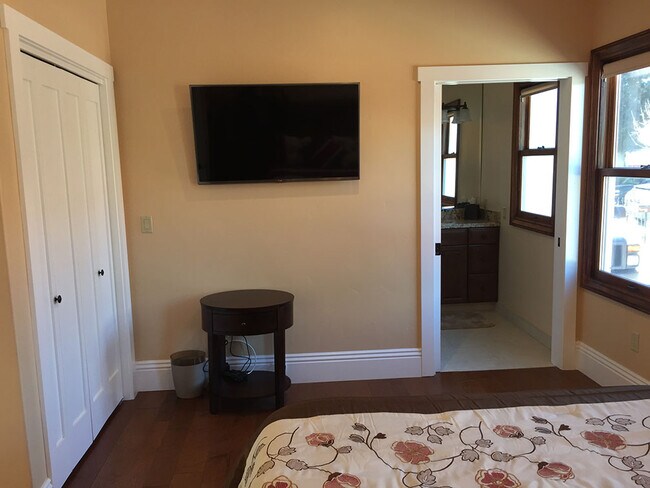 Building Photo - 225 W Angela St