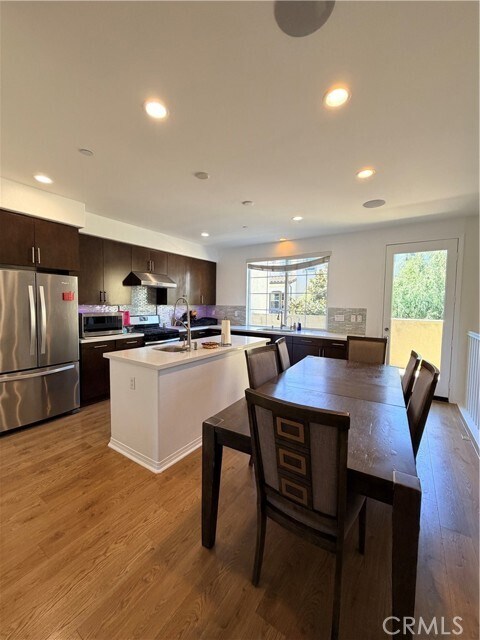 Building Photo - 818 Santa Fe Ave