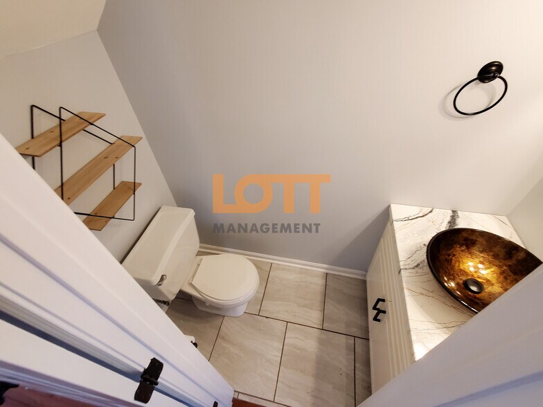 Building Photo - 32 Huntsfield Dr