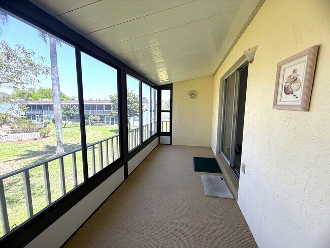Building Photo - FIRST MONTHS RENT FREE!!! Beautiful 2 MASTER SUITE CONDO in Central Ft. Myers with Over 1200 Sqft.